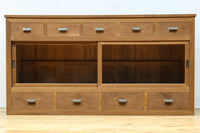 稀少‼︎ 温かみのある木地色に引き出しを上下に備えたレトロオークガラスケース　BB3450