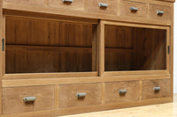 稀少‼︎ 温かみのある木地色に引き出しを上下に備えたレトロオークガラスケース　BB3450