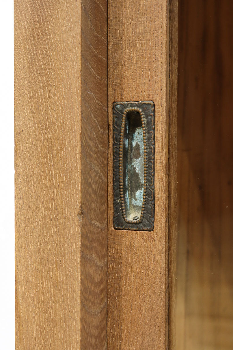 稀少‼︎ 温かみのある木地色に引き出しを上下に備えたレトロオークガラスケース　BB3450