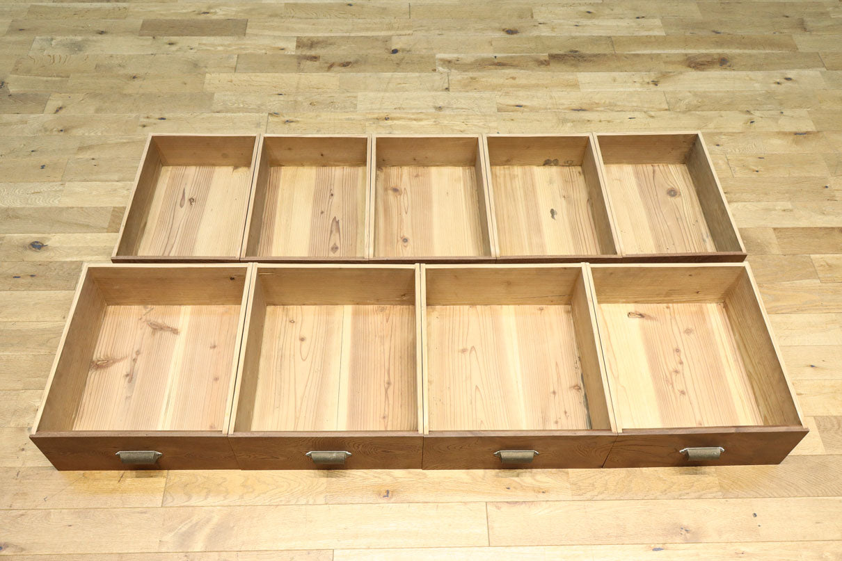 稀少‼︎ 温かみのある木地色に引き出しを上下に備えたレトロオークガラスケース　BB3450