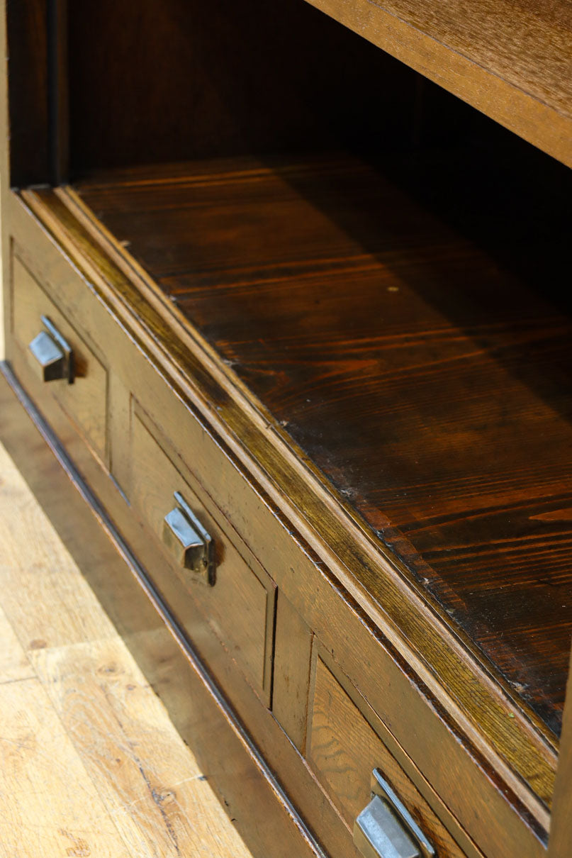 ゆらゆらガラスとレリーフ彫刻で優しい雰囲気のガラスケース　BB3452