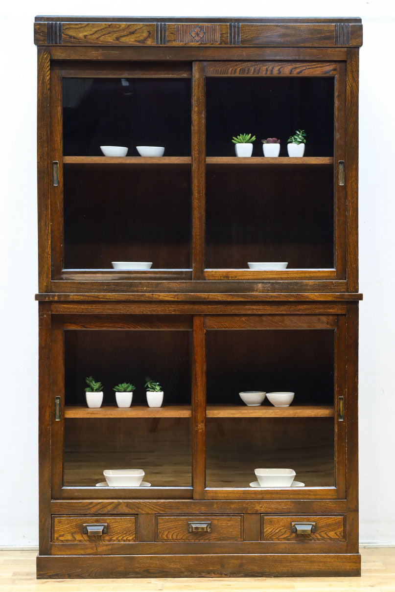 ゆらゆらガラスとレリーフ彫刻で優しい雰囲気のガラスケース　BB3452