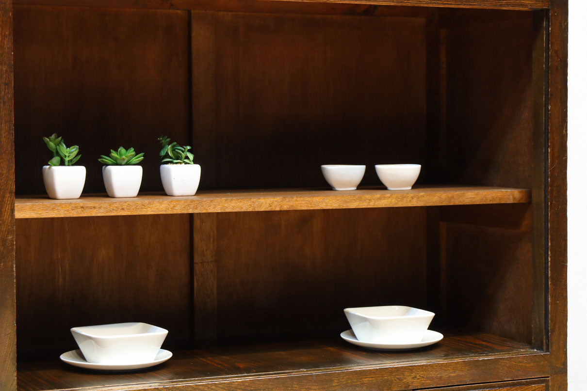 ゆらゆらガラスとレリーフ彫刻で優しい雰囲気のガラスケース　BB3452