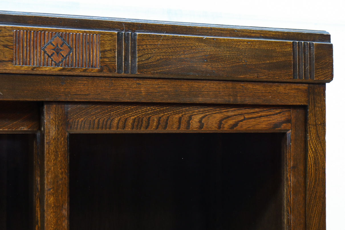 ゆらゆらガラスとレリーフ彫刻で優しい雰囲気のガラスケース　BB3452