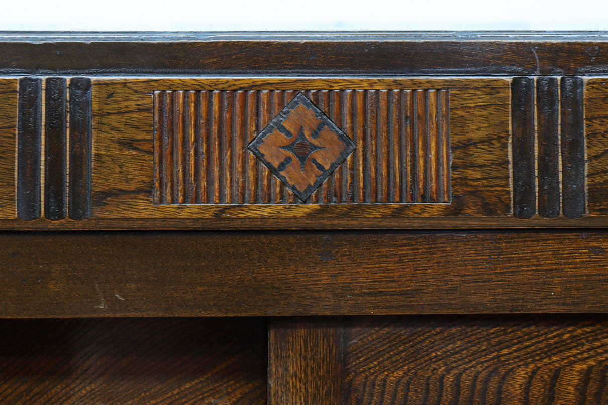 ゆらゆらガラスとレリーフ彫刻で優しい雰囲気のガラスケース　BB3452