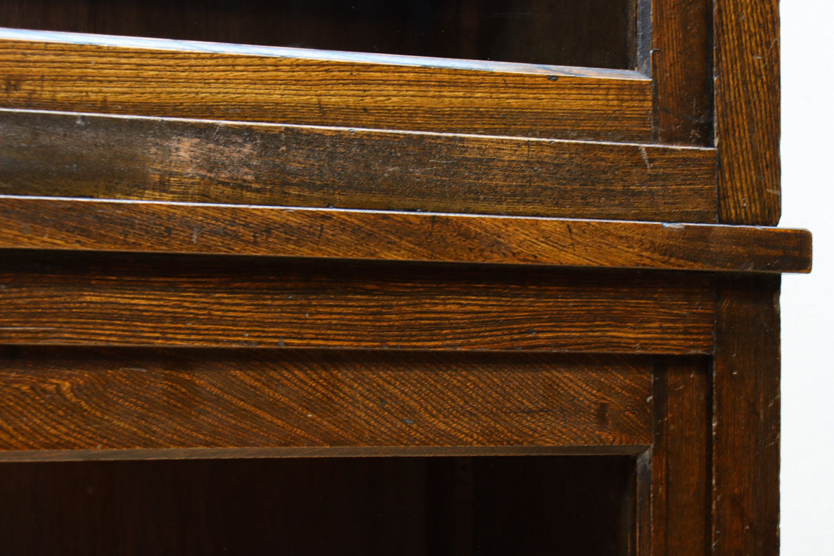 ゆらゆらガラスとレリーフ彫刻で優しい雰囲気のガラスケース　BB3452