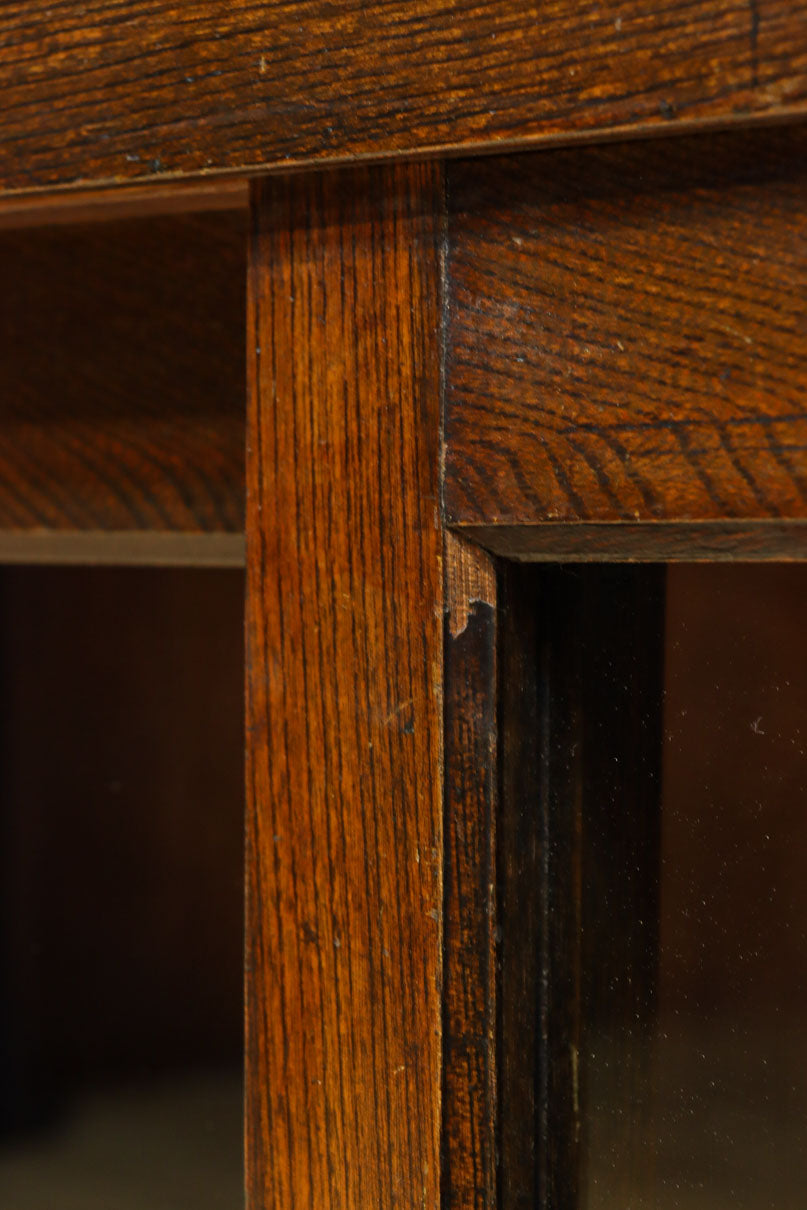 ゆらゆらガラスとレリーフ彫刻で優しい雰囲気のガラスケース　BB3452