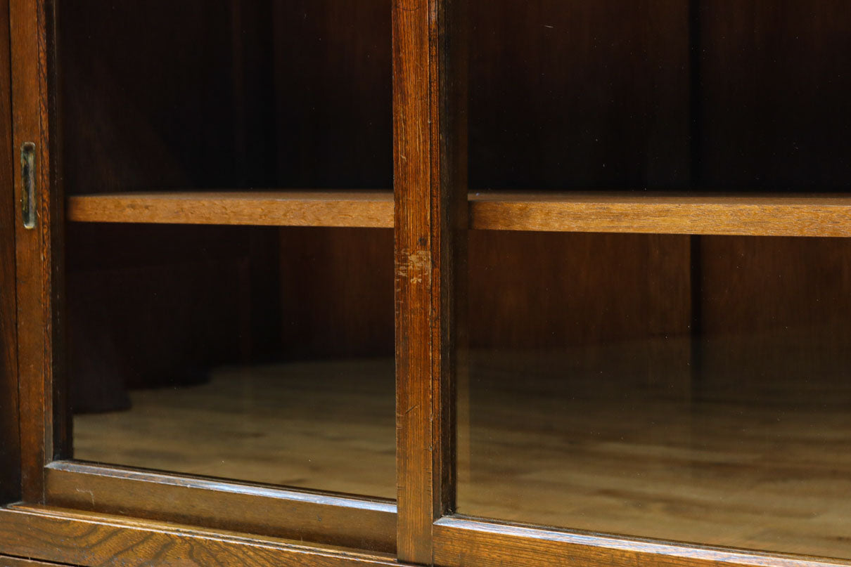 ゆらゆらガラスとレリーフ彫刻で優しい雰囲気のガラスケース　BB3452