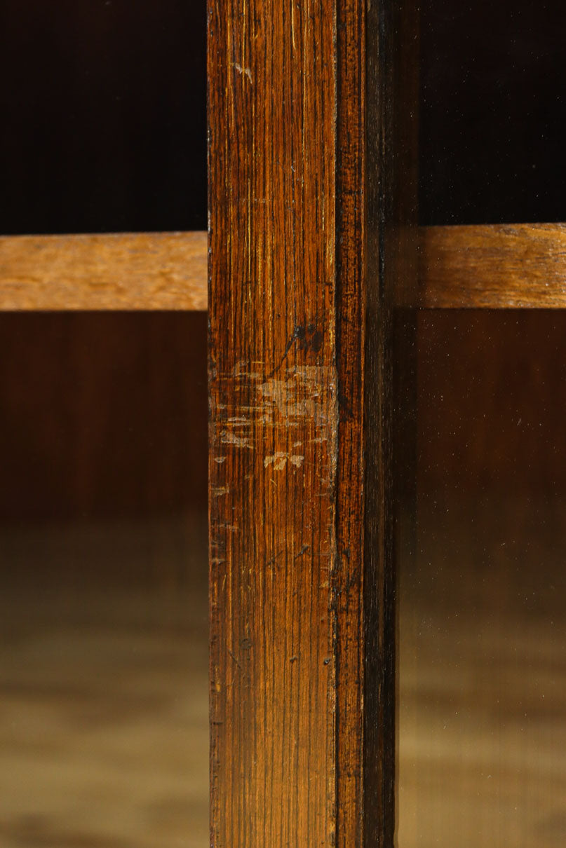 ゆらゆらガラスとレリーフ彫刻で優しい雰囲気のガラスケース　BB3452