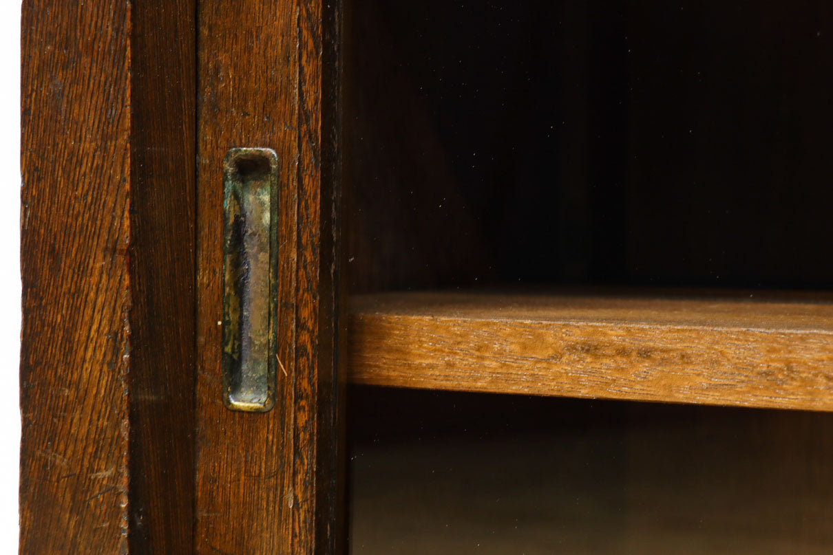 ゆらゆらガラスとレリーフ彫刻で優しい雰囲気のガラスケース　BB3452