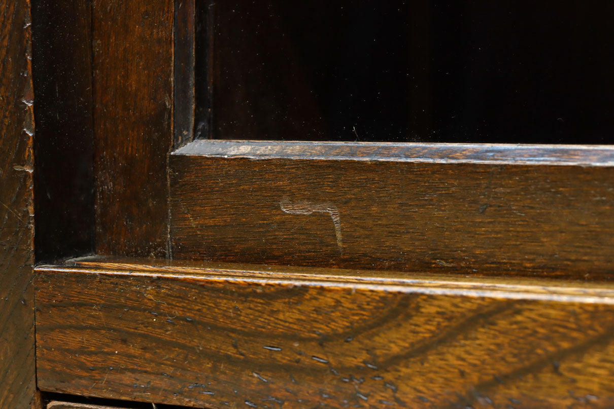 ゆらゆらガラスとレリーフ彫刻で優しい雰囲気のガラスケース　BB3452