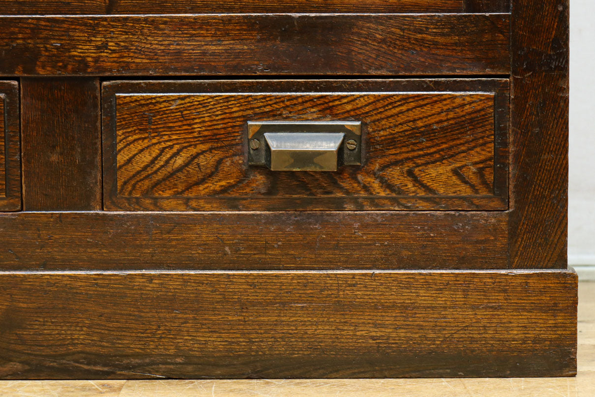 ゆらゆらガラスとレリーフ彫刻で優しい雰囲気のガラスケース　BB3452