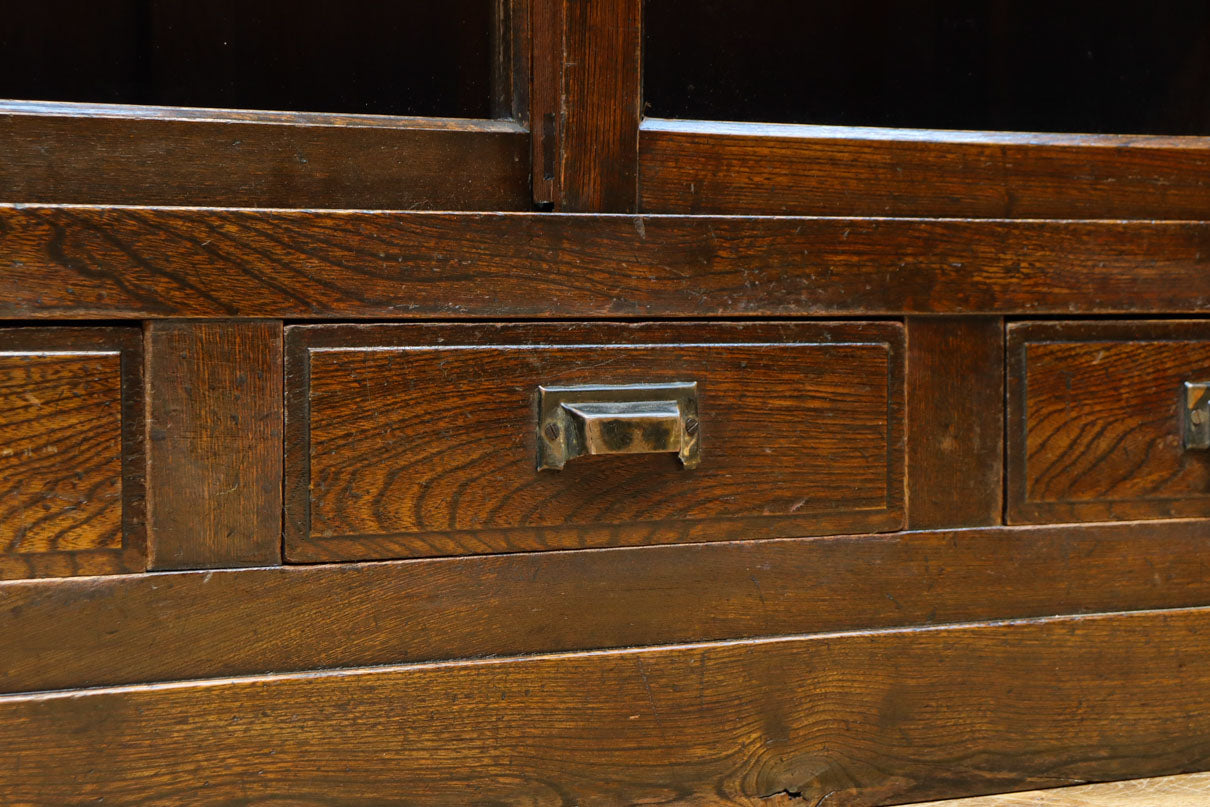 ゆらゆらガラスとレリーフ彫刻で優しい雰囲気のガラスケース　BB3452