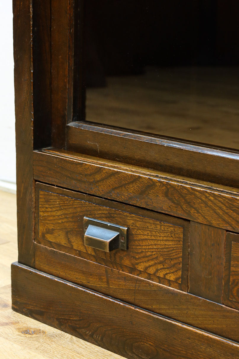 ゆらゆらガラスとレリーフ彫刻で優しい雰囲気のガラスケース　BB3452