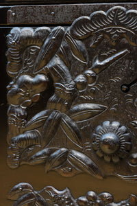 極上‼︎ 縁起の良い絵柄の装飾金具で華やかに飾られた庄内六丁曳き衣裳箪笥　BB3454