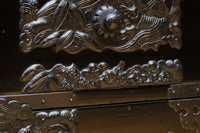 極上‼︎ 縁起の良い絵柄の装飾金具で華やかに飾られた庄内六丁曳き衣裳箪笥　BB3454