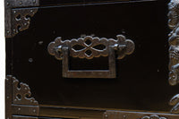 極上‼︎ 縁起の良い絵柄の装飾金具で華やかに飾られた庄内六丁曳き衣裳箪笥　BB3454