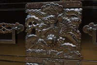 極上‼︎ 縁起の良い絵柄の装飾金具で華やかに飾られた庄内六丁曳き衣裳箪笥　BB3454