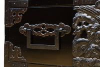 極上‼︎ 縁起の良い絵柄の装飾金具で華やかに飾られた庄内六丁曳き衣裳箪笥　BB3454