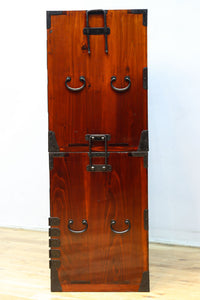 極上‼︎ 縁起の良い絵柄の装飾金具で華やかに飾られた庄内六丁曳き衣裳箪笥　BB3454