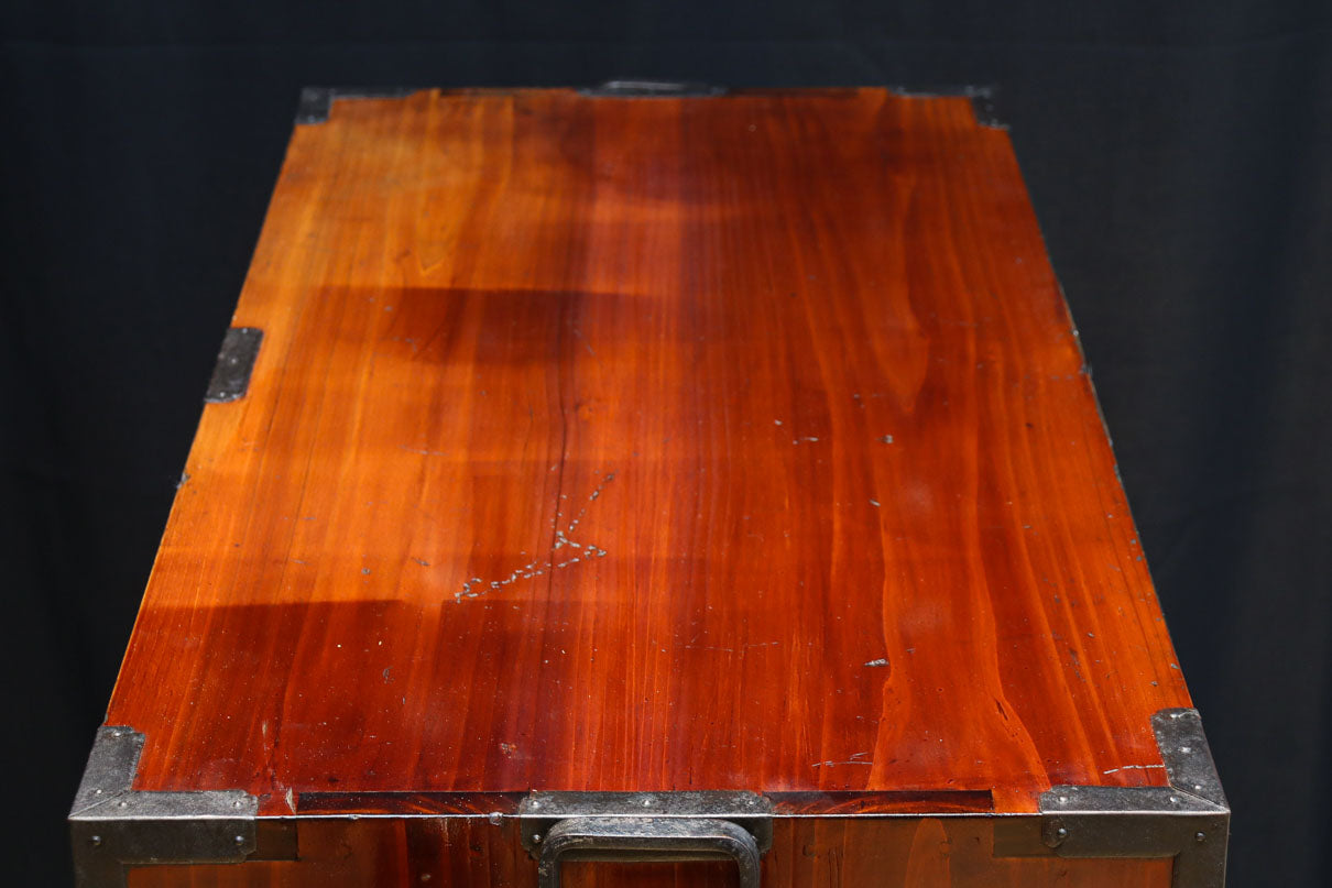 極上‼︎ 縁起の良い絵柄の装飾金具で華やかに飾られた庄内六丁曳き衣裳箪笥　BB3454