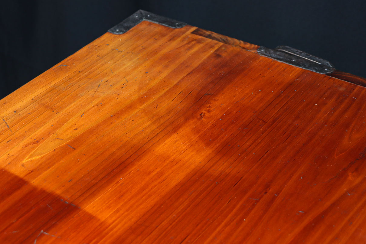 極上‼︎ 縁起の良い絵柄の装飾金具で華やかに飾られた庄内六丁曳き衣裳箪笥　BB3454