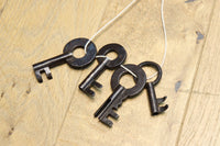 極上‼︎ 縁起の良い絵柄の装飾金具で華やかに飾られた庄内六丁曳き衣裳箪笥　BB3454