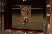 極上‼︎ 縁起の良い絵柄の装飾金具で華やかに飾られた庄内六丁曳き衣裳箪笥　BB3454