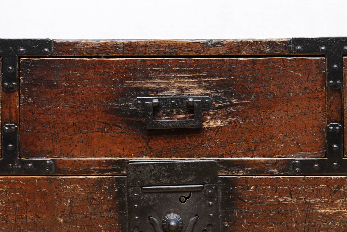 Antique tool box (sword chest) BB3466