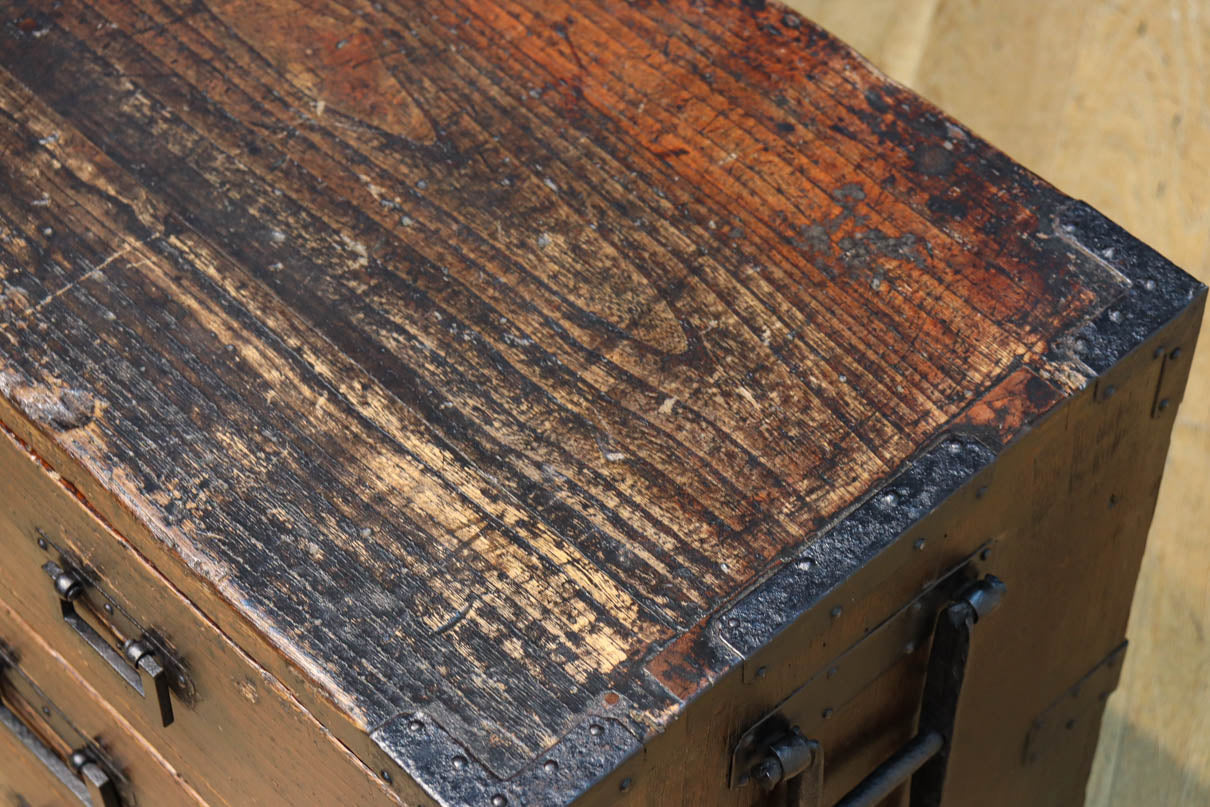 Antique tool box (sword chest) BB3466