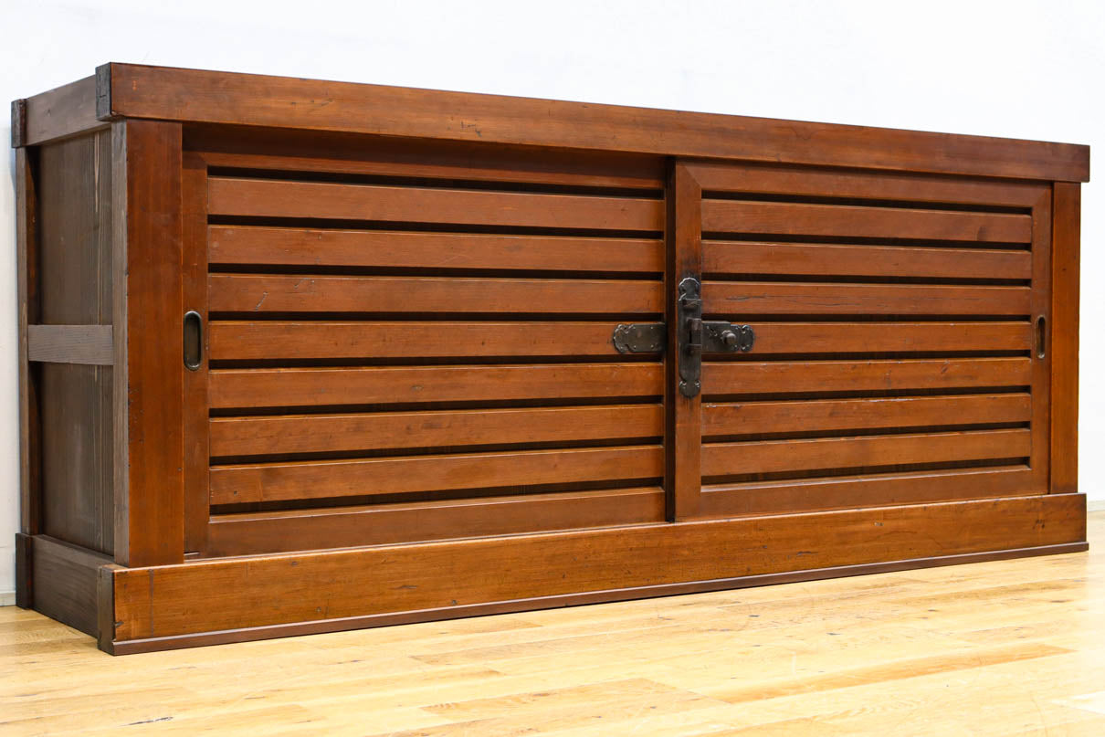 シンプルデザインを極めたデザイン性の高い稀少収納箪笥　BB3475