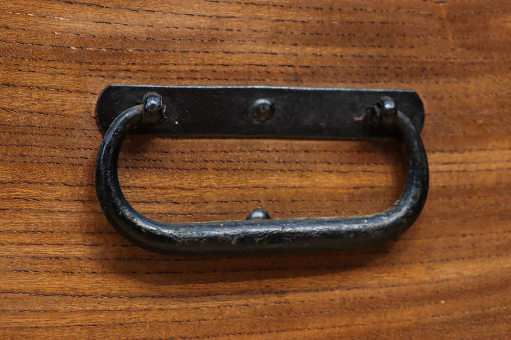 表情の異なる杢目と色彩を組合せ全面的に引き出しを配置した三方総けやき稀少収納箪笥　BB3549