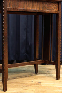 エレガントな脚のデザインで上品なレトロ感漂うサイズテーブル　BB3588
