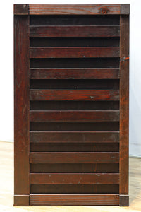 稀少幅1197ミリ！！重厚な欅材の横桟が印象的な越後帳場箪笥　BB3621
