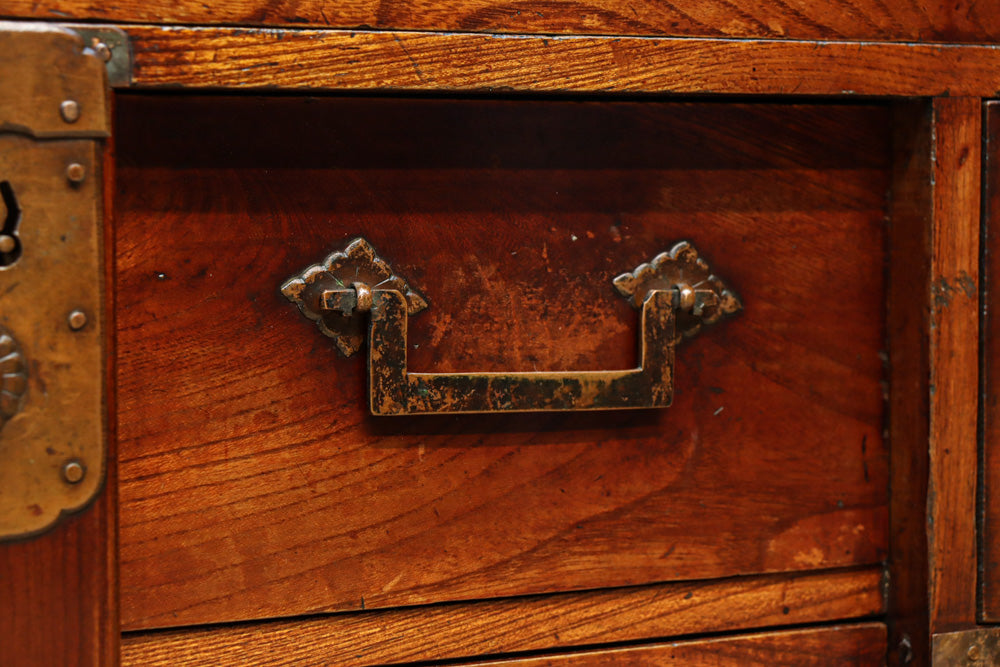 美しい杢目を活かした艶やかな全面総けやき酒田枕箪笥　BB3691