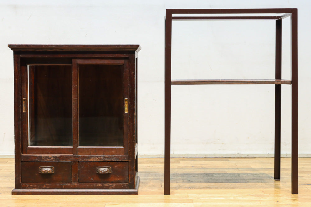 時代の趣きを纏うアイアンフレーム付きガラスケース　BB3714