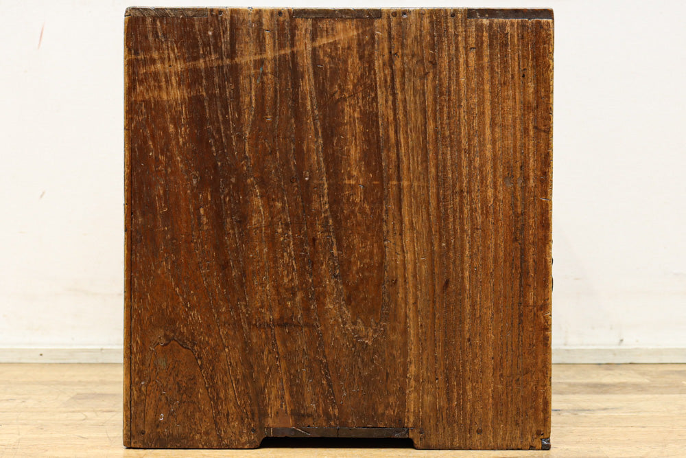 生活情景が見事に彫りこまれた彫刻小引き出し　BB3729
