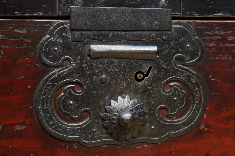 歴史を重ねた風格漂う小振りな松本帳場箪笥　BB3735