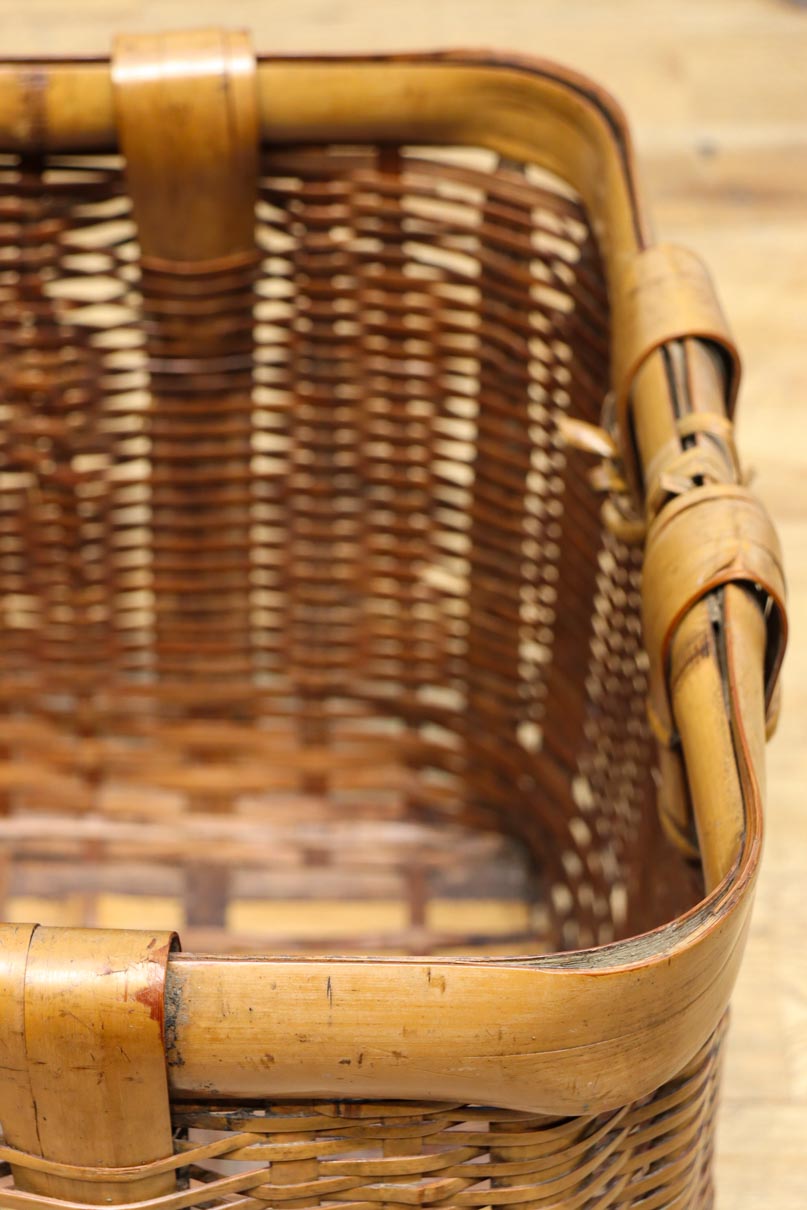 温かみある風合いに包まれた竹製角カゴ　DC1034