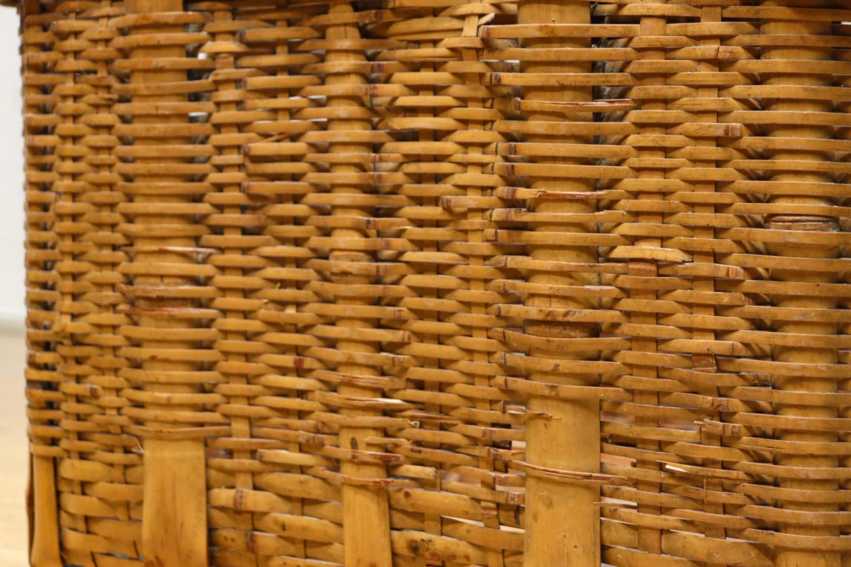 温かみある風合いに包まれた竹製角カゴ　DC1034