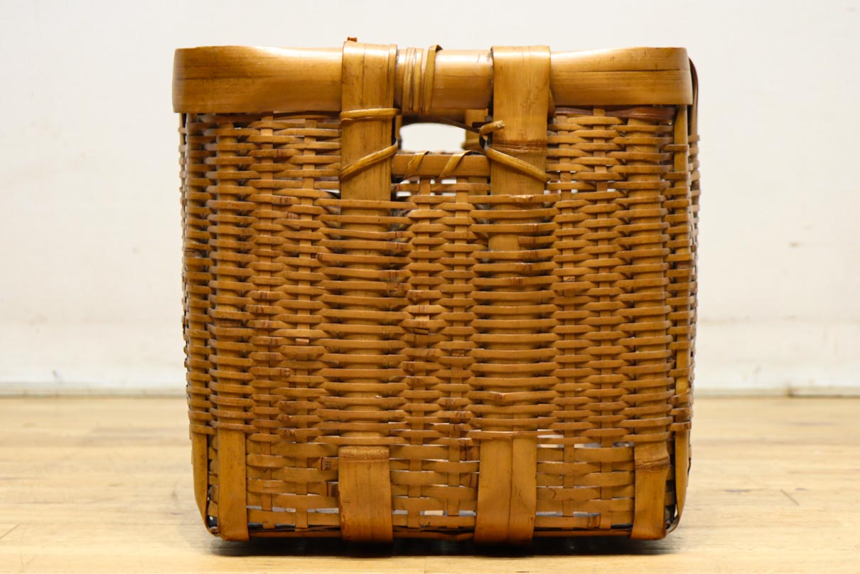 温かみある風合いに包まれた竹製角カゴ　DC1034