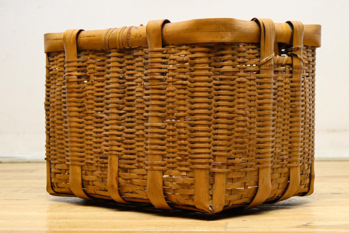 温かみある風合いに包まれた竹製角カゴ　DC1034