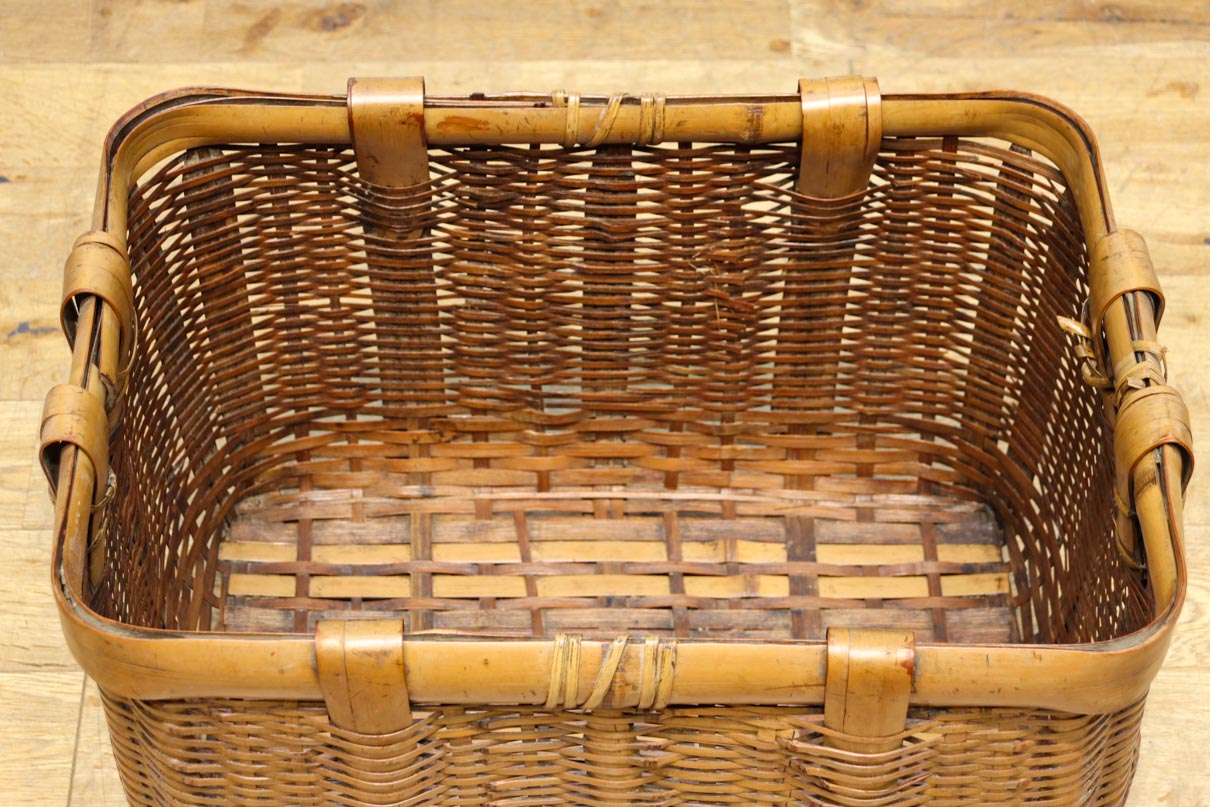 温かみある風合いに包まれた竹製角カゴ　DC1034