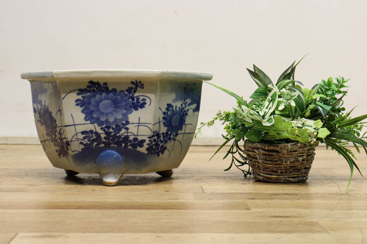 藍色の花柄模様が美しい陶器製六角植木鉢 DC3693 – 古福庵 [ KOFUKUAN 
