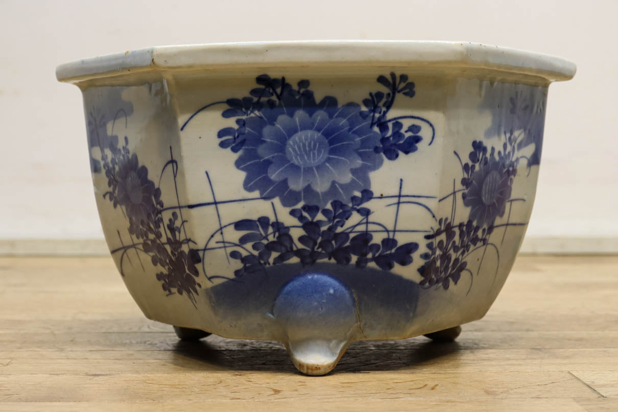 藍色の花柄模様が美しい陶器製六角植木鉢 DC3693 – 古福庵 [ KOFUKUAN 