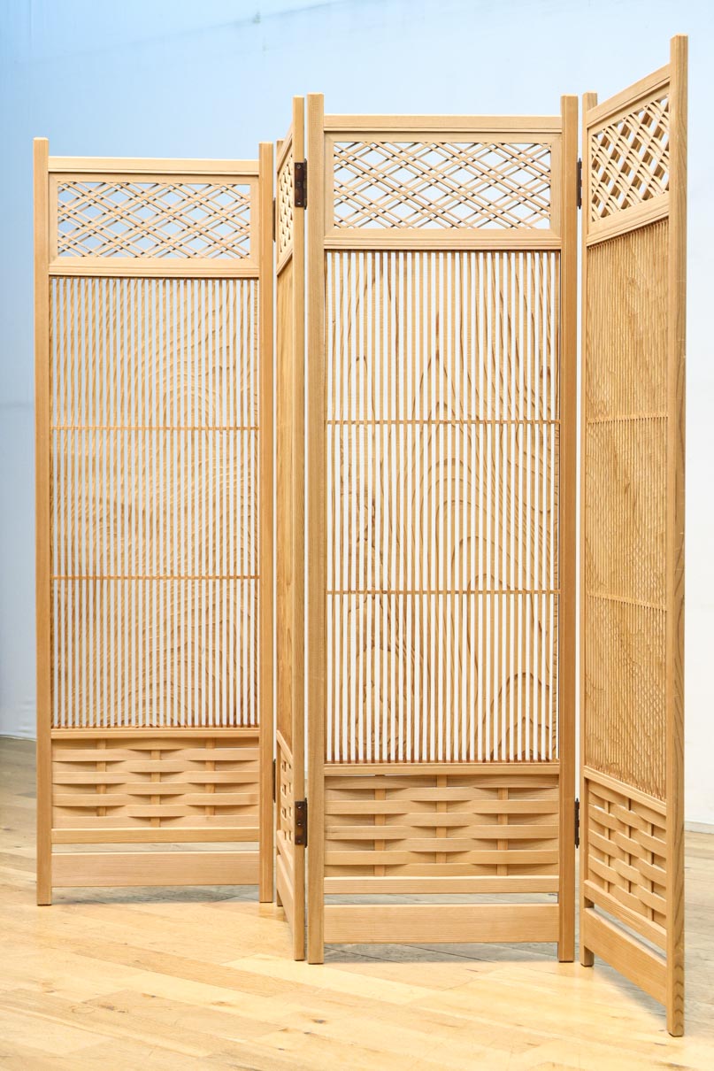 綺麗な杢目模様を作る格子造りの四つ折り衝立　DC8478