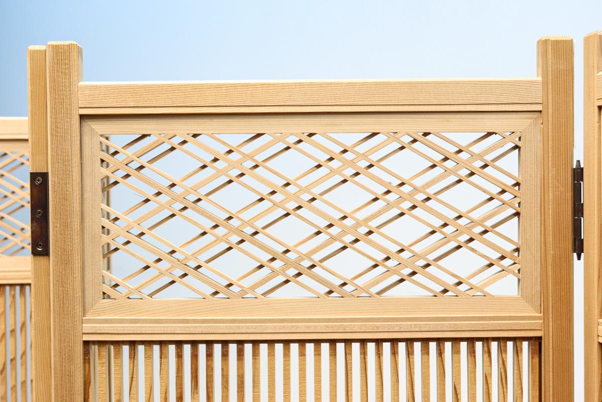 綺麗な杢目模様を作る格子造りの四つ折り衝立　DC8478