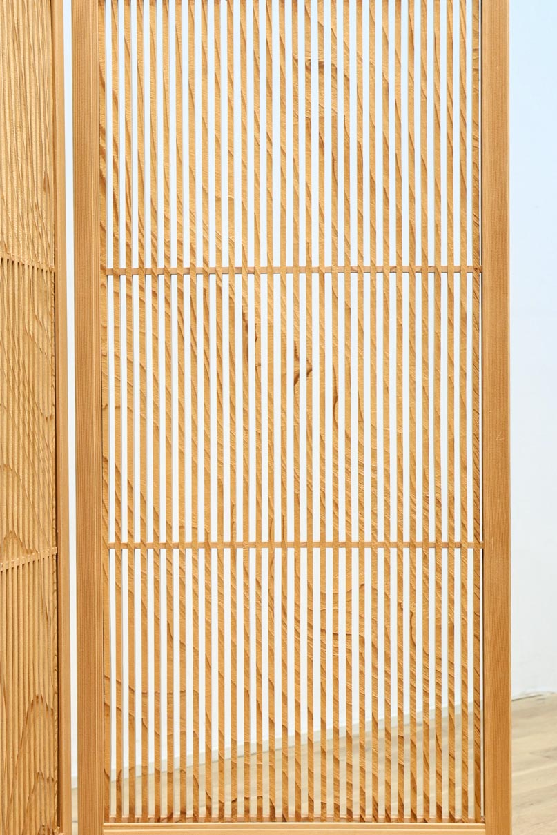 綺麗な杢目模様を作る格子造りの四つ折り衝立　DC8478