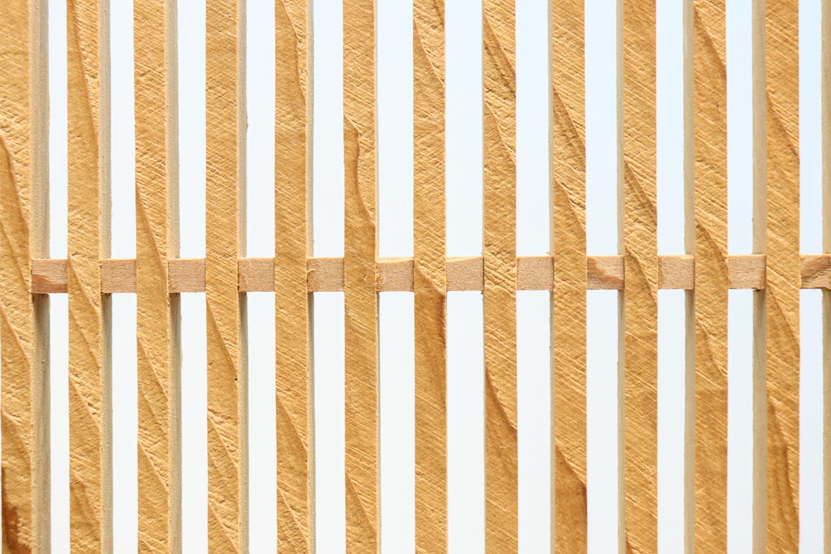 綺麗な杢目模様を作る格子造りの四つ折り衝立　DC8478