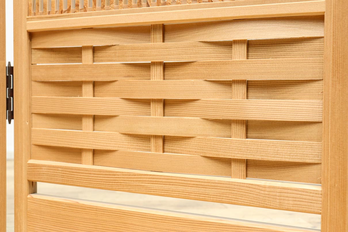 綺麗な杢目模様を作る格子造りの四つ折り衝立　DC8478